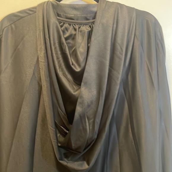Hooded cape nwt - Picture 4 of 8